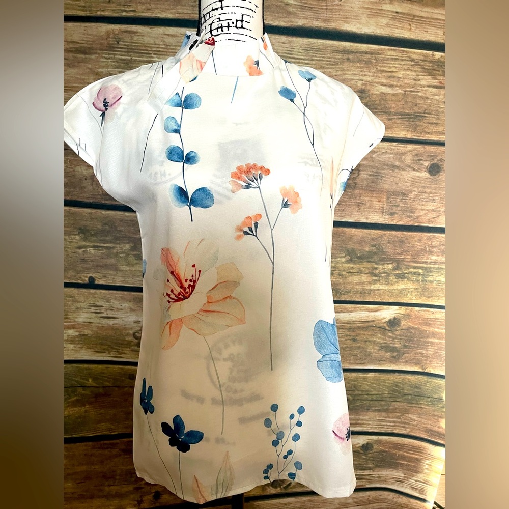 NWOT Silky Shortsleeved Flower Design Blouse